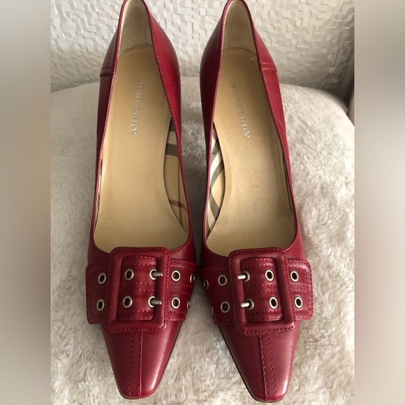 **FINAL!!<Burberry Buckle Embellished Pumps/Heels - Sz 38 - Picture 3 of 11